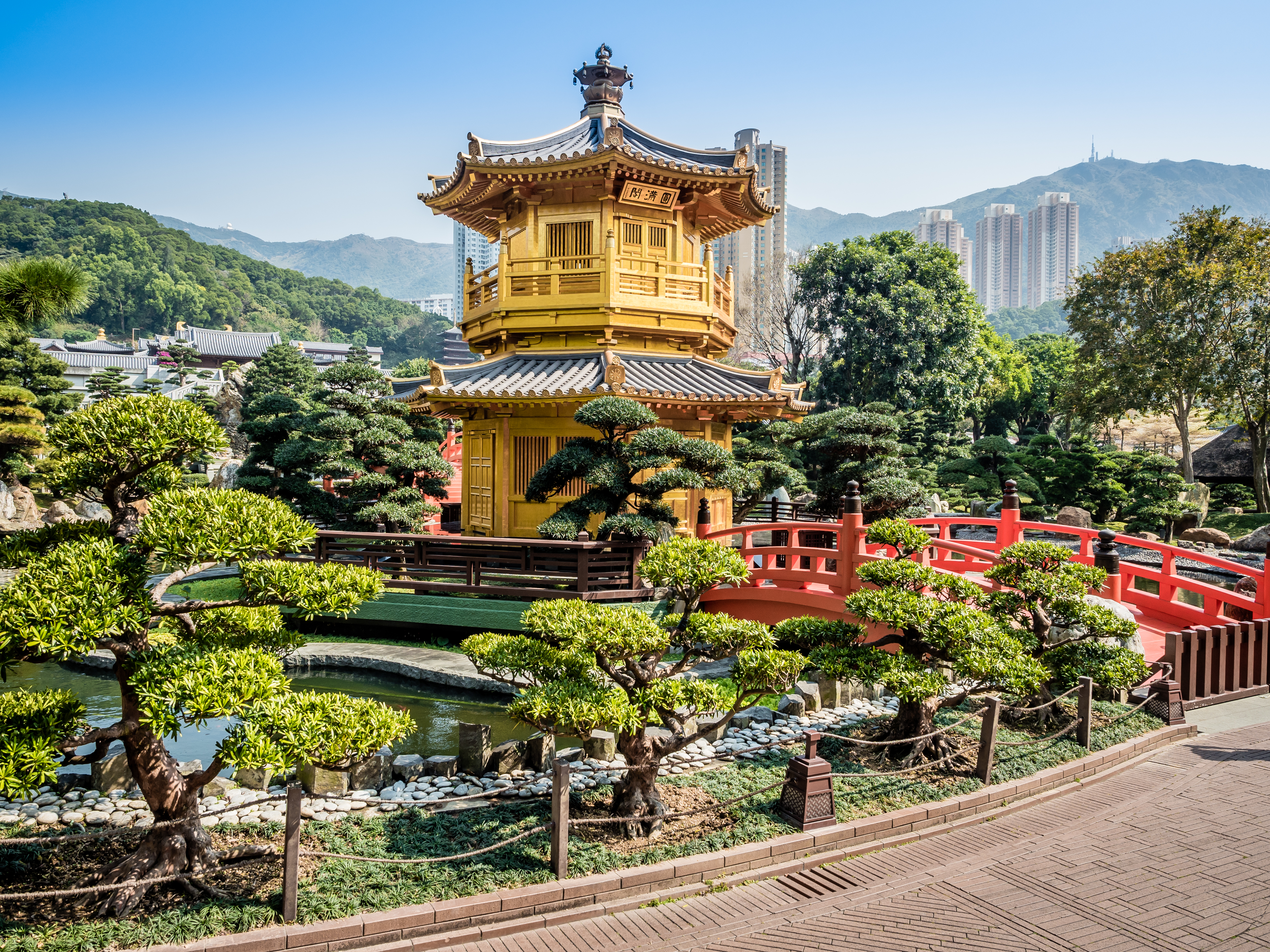 Chi Lin Nunnery and Nan Lian Garden