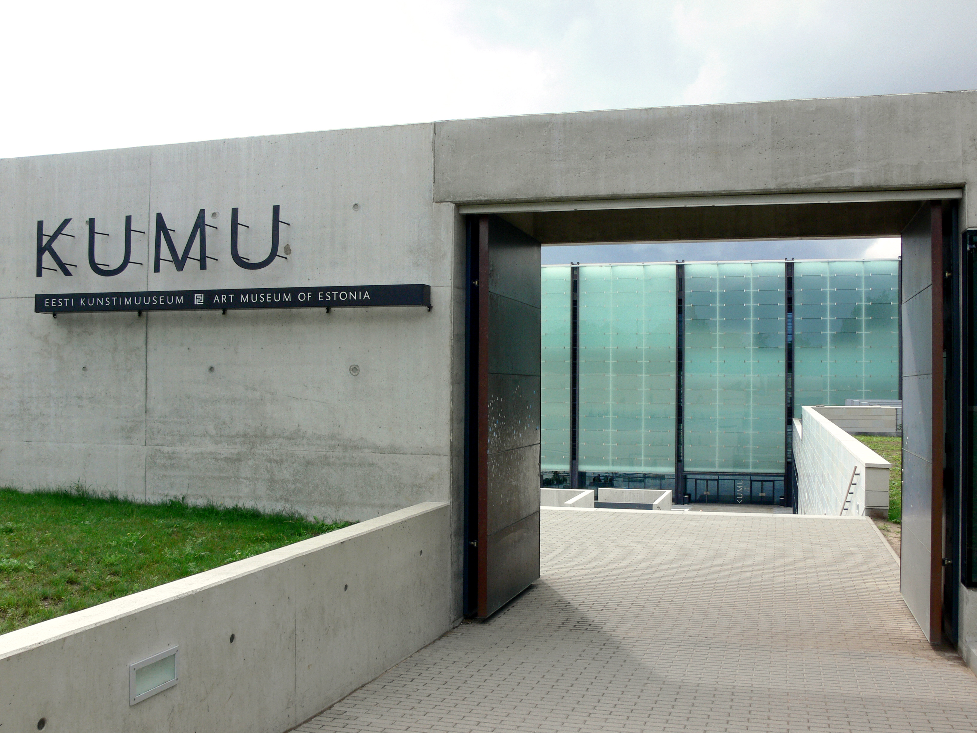 Entrance to Kumu - P1040325